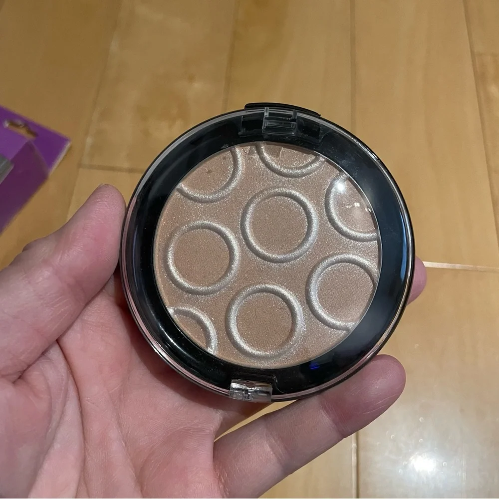 New makeup and brush set